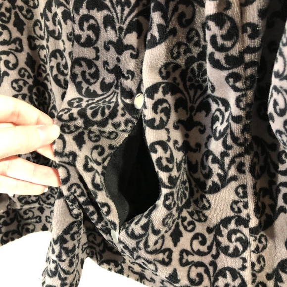 Black & Grey Damask Fleece Zipper Jacket Pockets - Picture 6 of 8